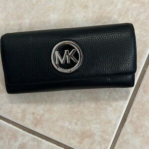 Micheal Kors large wallet checkbook pocketbook black